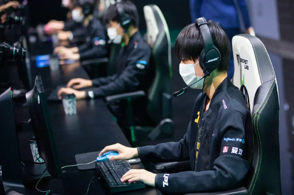 开云官网-DK绝杀GEN，ShowMaker拿下关键大龙鏖战多局半决赛，留下经典瞬间的简单介绍