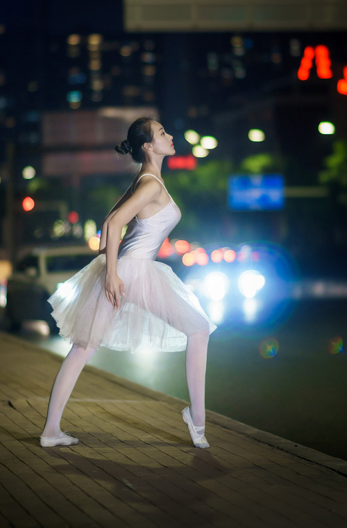 致命三分球之后,哈登对镜头怒吼,这就是我给广东队的答案!