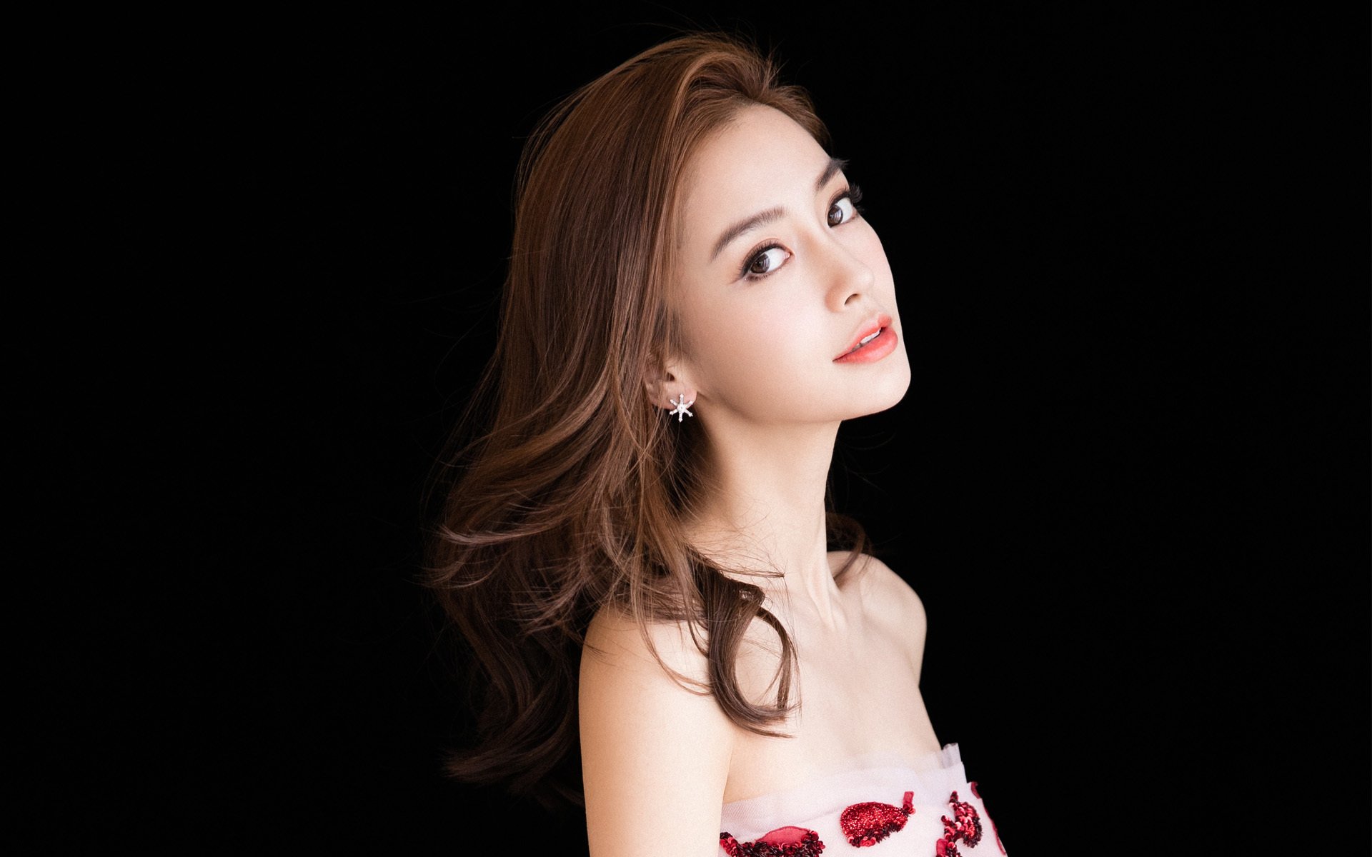 开云体育-快船对阵掘金，克莱化身三分暴雨彻底打爆防线